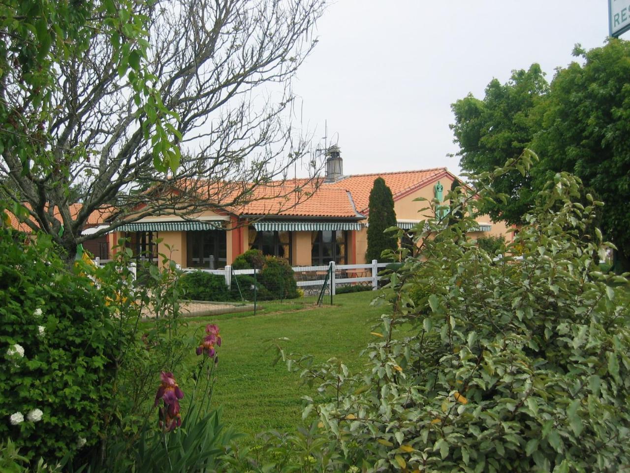 Kyriad Niort - La Creche Exterior foto